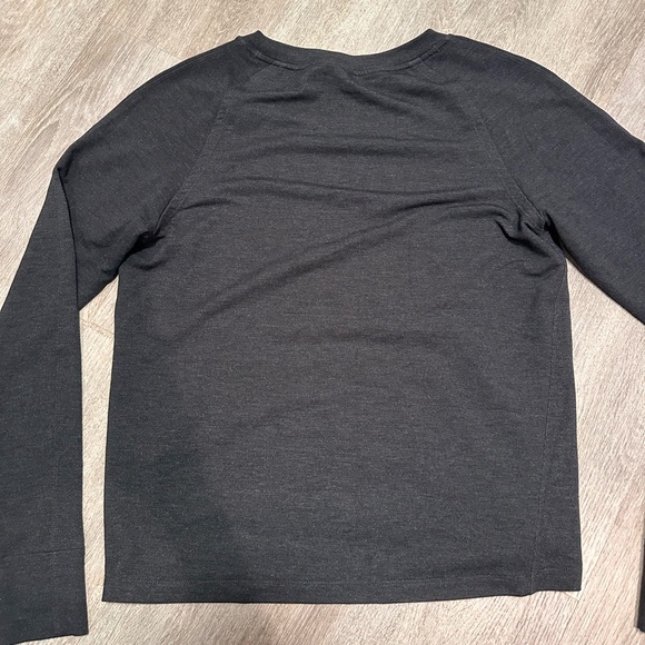 Nike Sphere Dri Fit Long Sleeve Asymmetric Hem Top - Big Swoosh - Picture 5 of 6